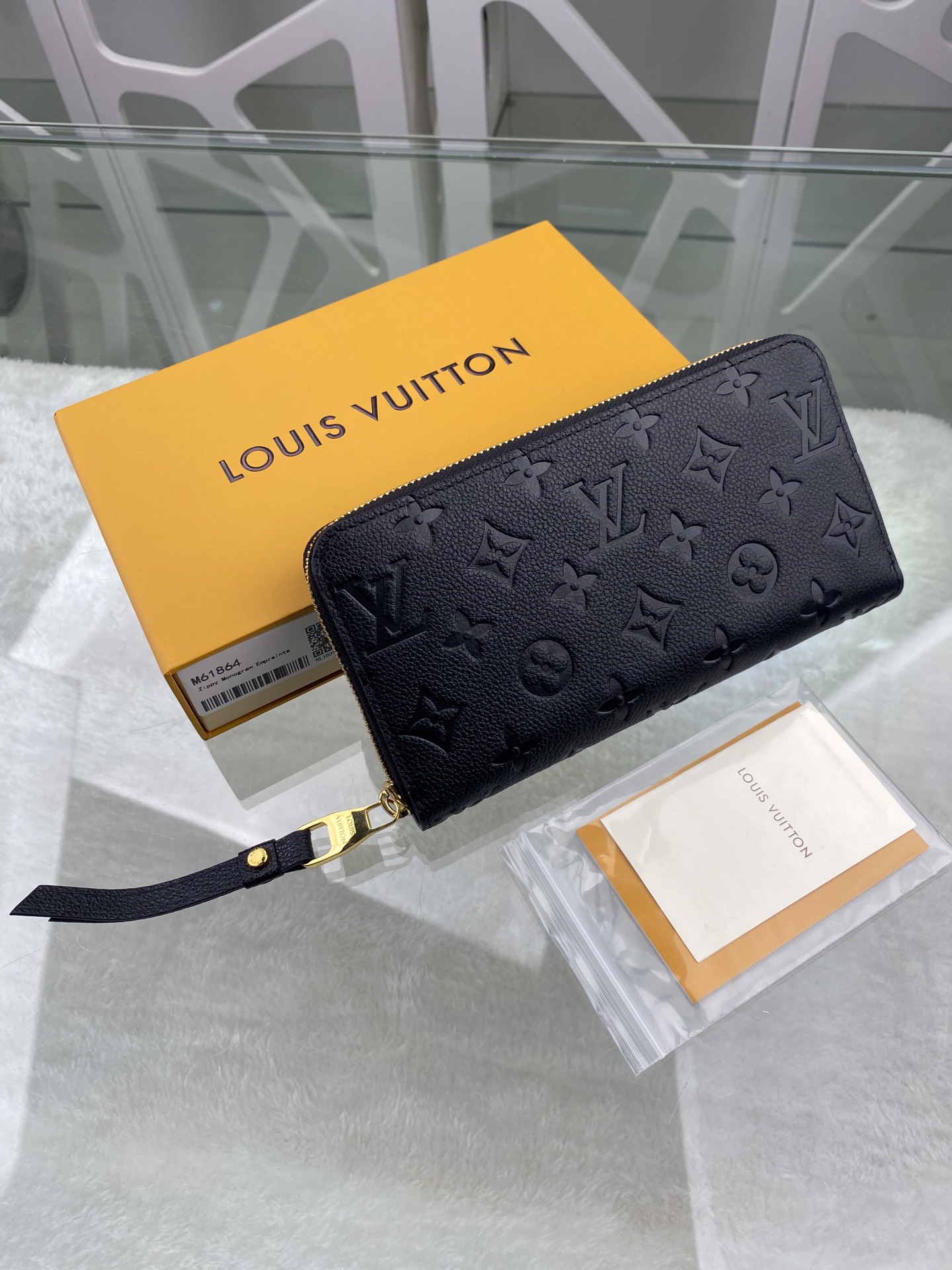 Replica Louis Vuitton LV Studdy Denim Monogram Shawl M73699 Black